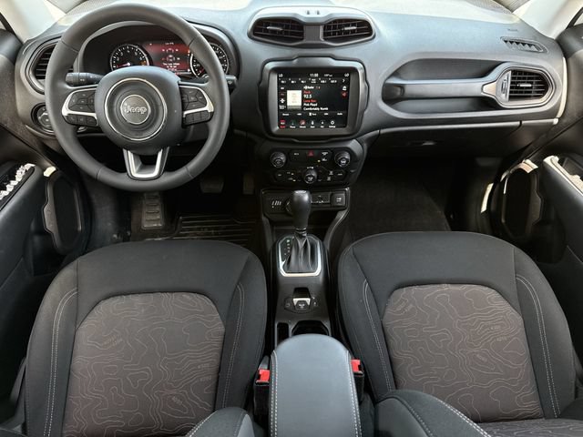 Used 2023 Jeep Renegade Latitude AWD/4WD image 10