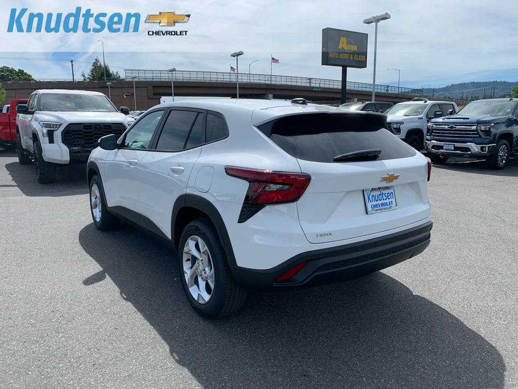 New 2026 Chevrolet Trax LS w/ Driver Confidence Package FWD image 5