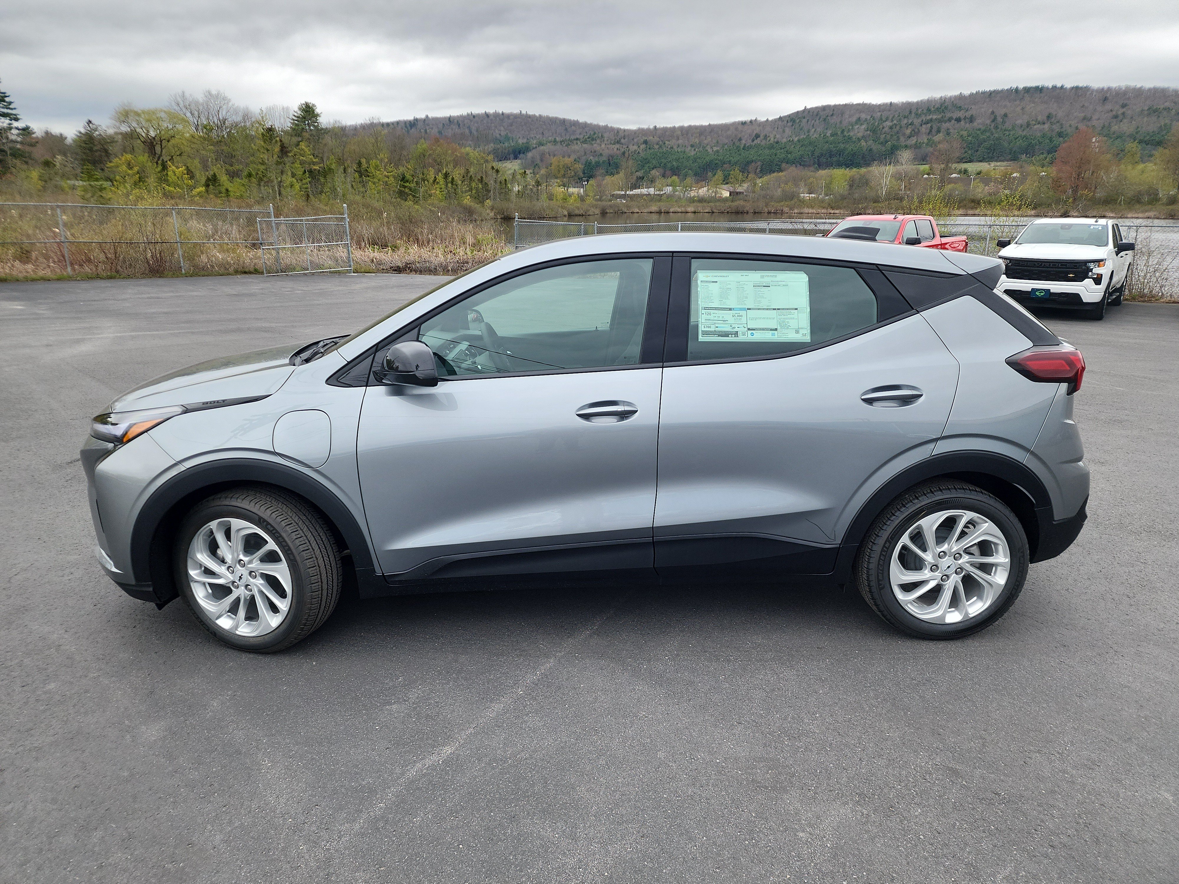 New 2027 Chevrolet Bolt LT w/ Comfort Package FWD image 5