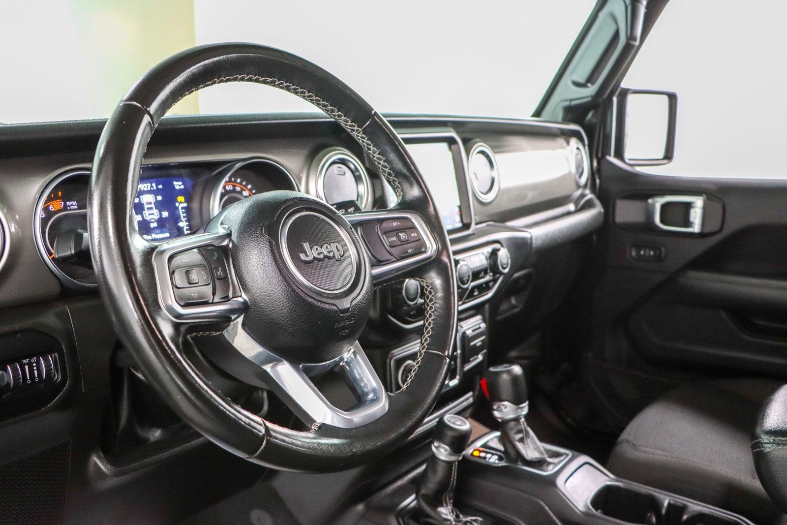 Used 2022 Jeep Wrangler Unlimited Sahara image 24
