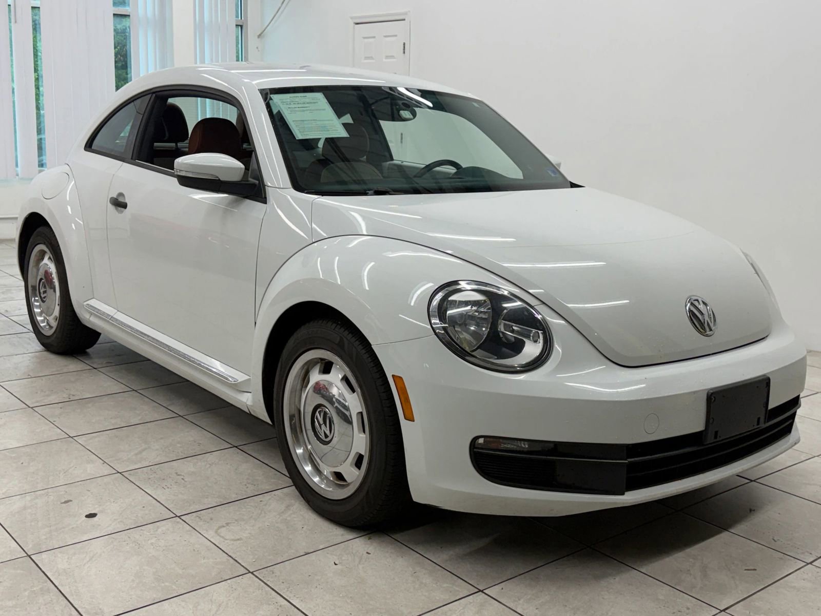 Used 2015 Volkswagen Beetle 1.8T Classic FWD image 1