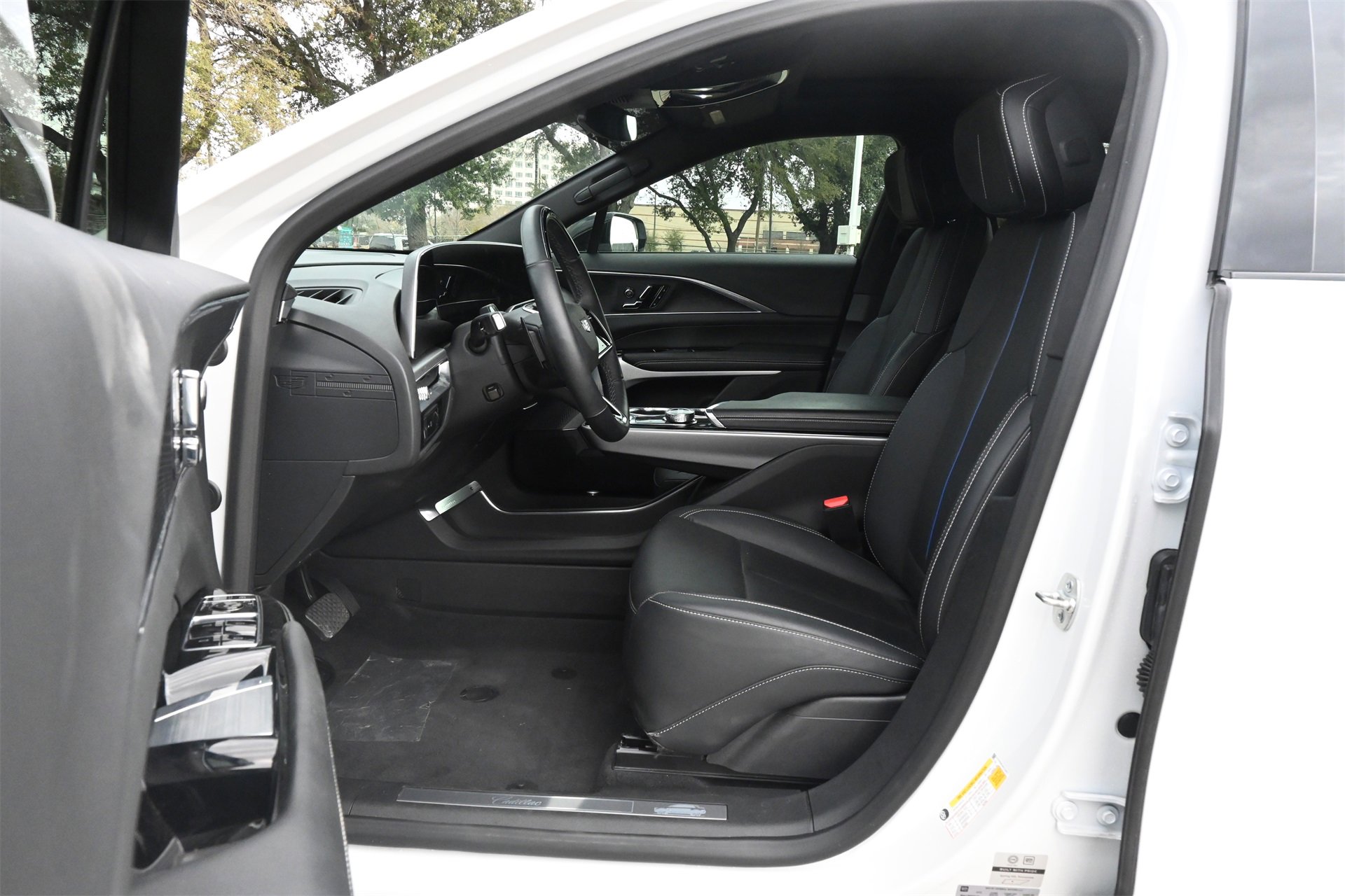 Certified 2024 Cadillac Lyriq Luxury image 17