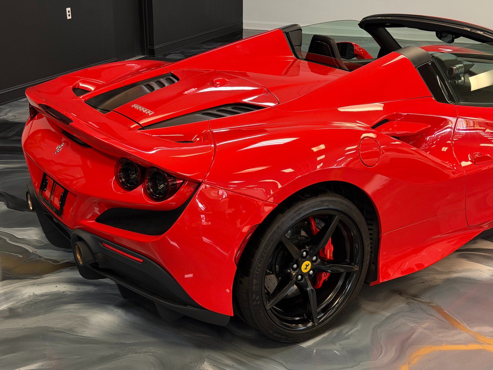 Used 2021 Ferrari F8 Tributo RWD image 9