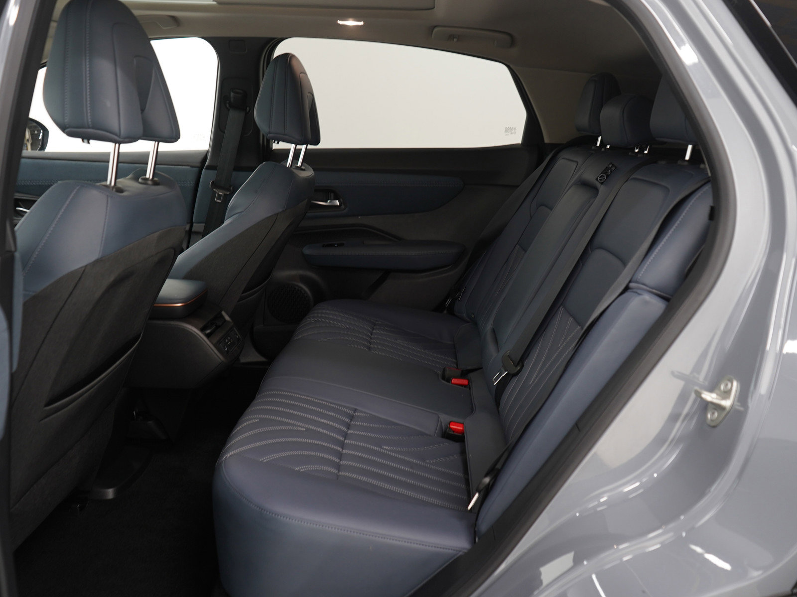 Used 2024 Nissan Ariya AWD image 14