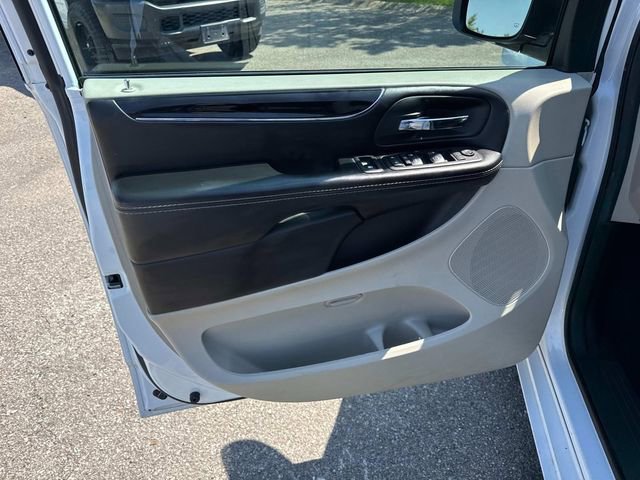 Used 2020 Dodge Grand Caravan SXT FWD image 24