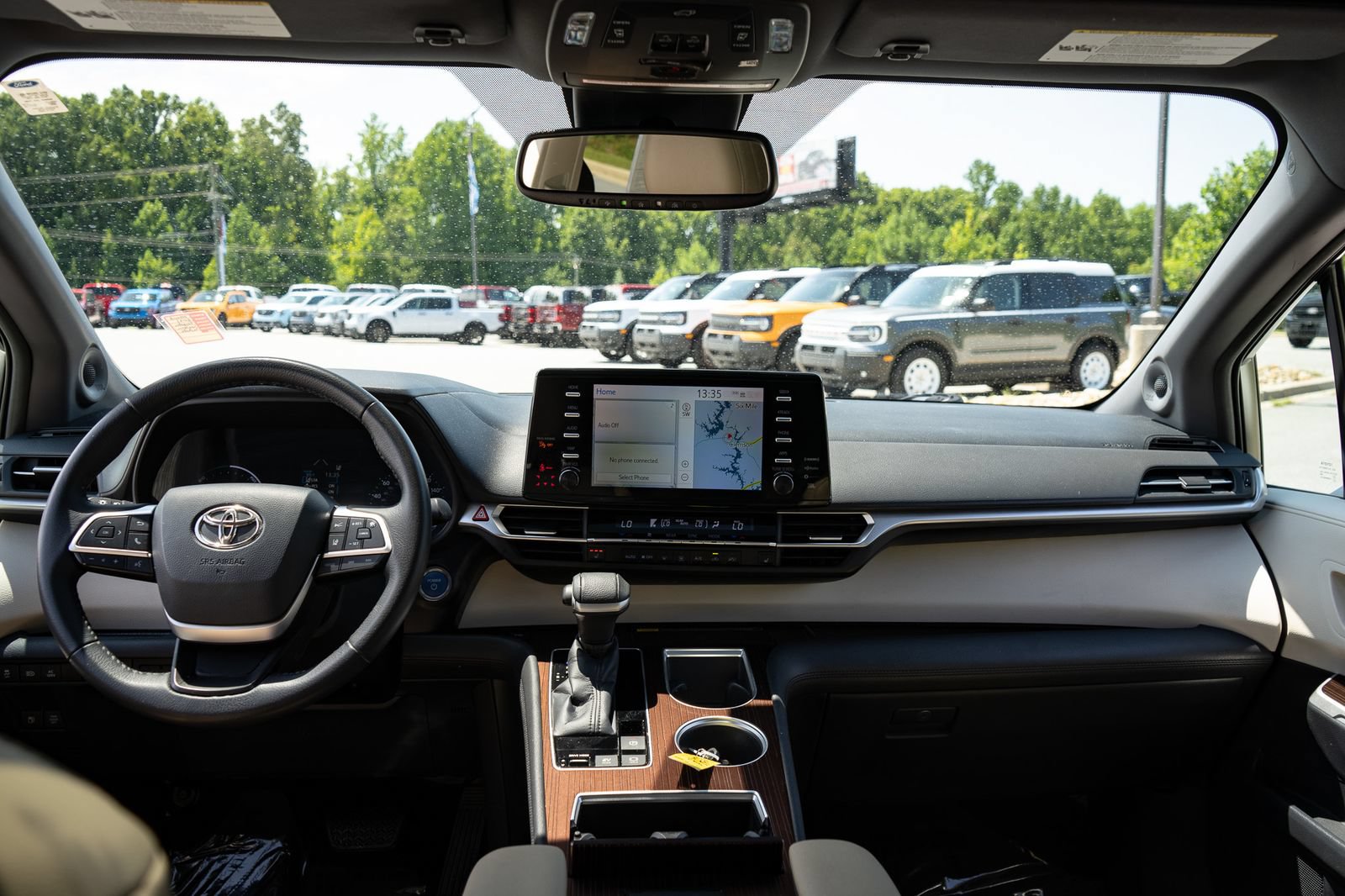 Used 2021 Toyota Sienna XLE w/ XLE Plus Package AWD/4WD image 21