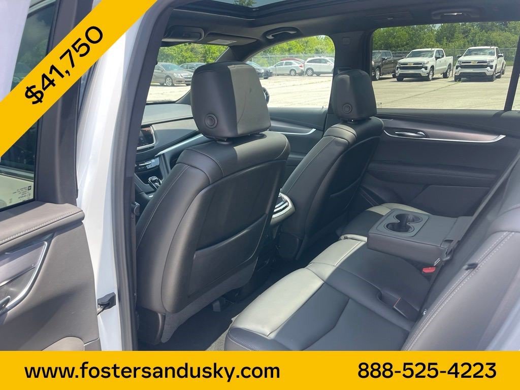 Certified 2025 Cadillac XT6 Luxury FWD image 16