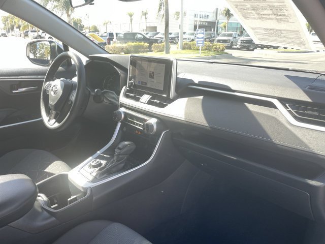 Used 2025 Toyota RAV4 XLE AWD/4WD image 28