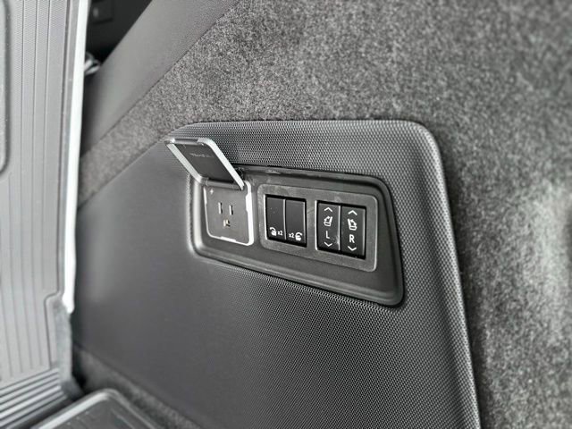 New 2026 Cadillac Escalade Platinum Luxury w/ LPO, Floor Liner Package AWD/4WD image 47