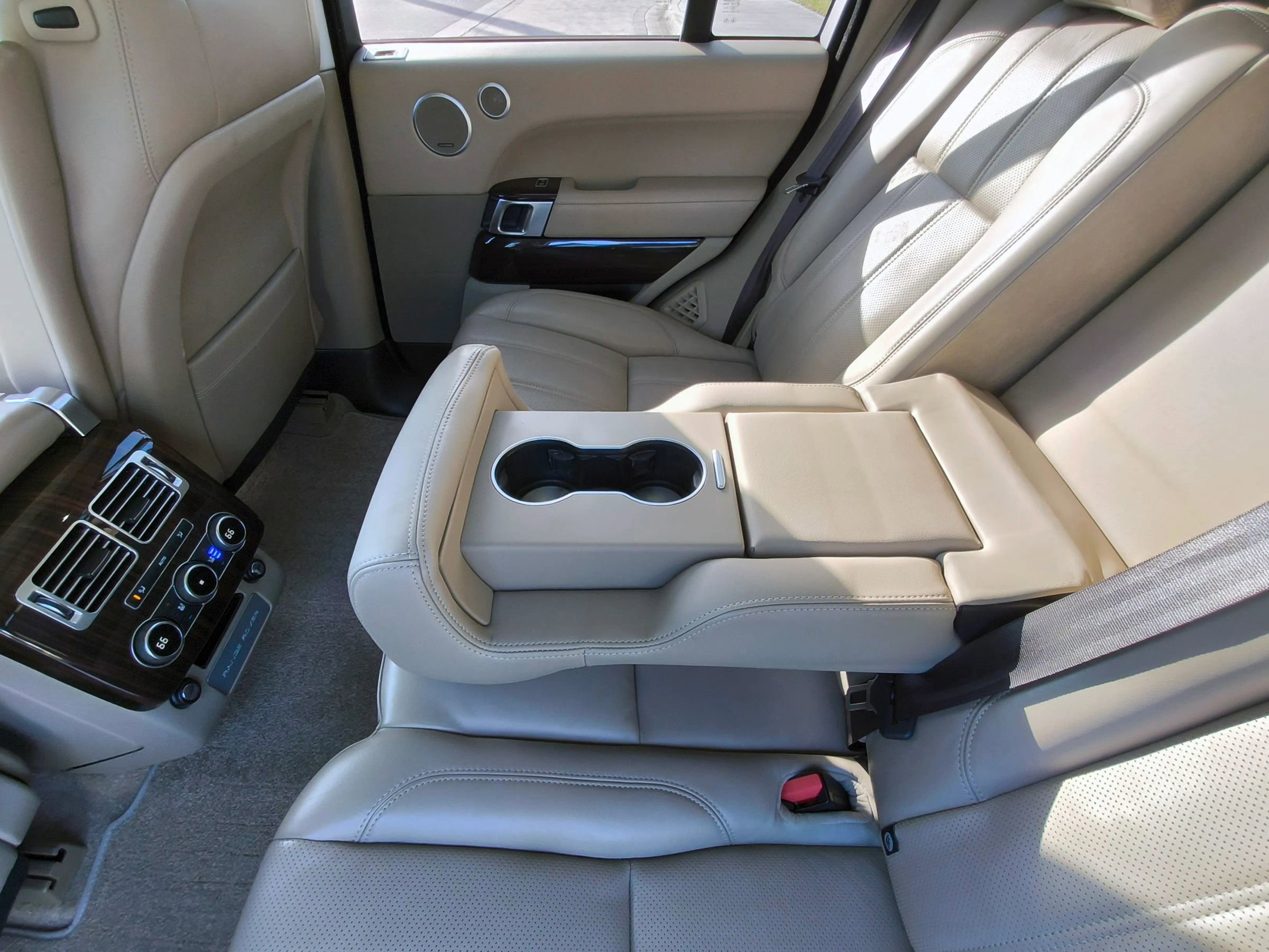 Used 2017 Land Rover Range Rover Supercharged image 31