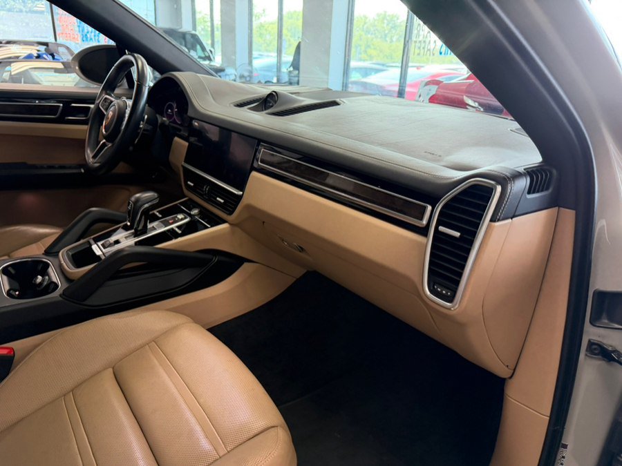 Used 2023 Porsche Cayenne Platinum Edition AWD/4WD image 37