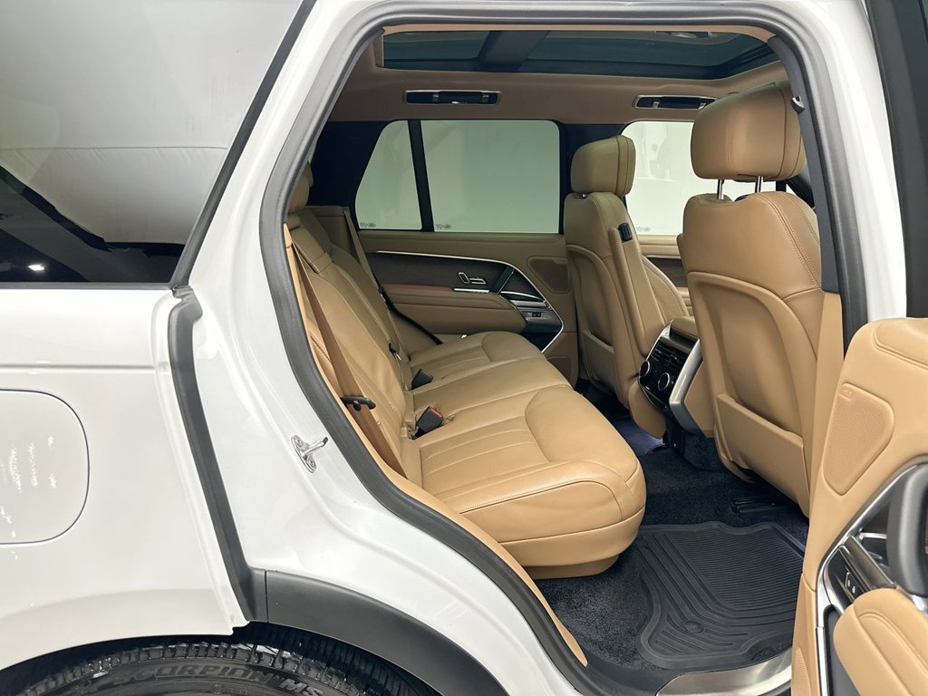 Used 2024 Land Rover Range Rover SE AWD/4WD image 19