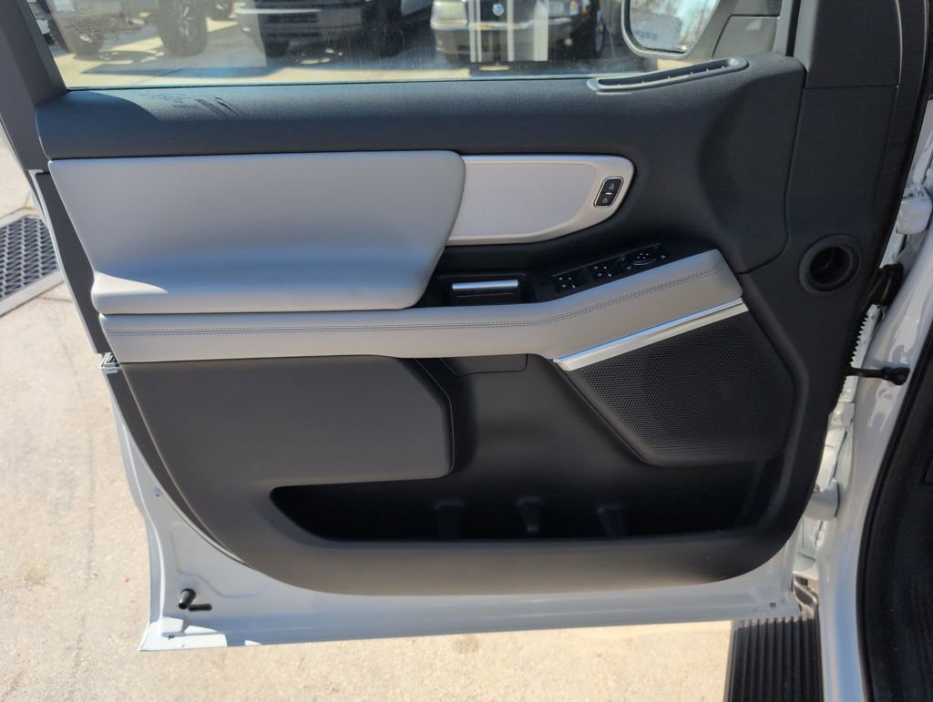 New 2026 Ford Expedition Active image 29