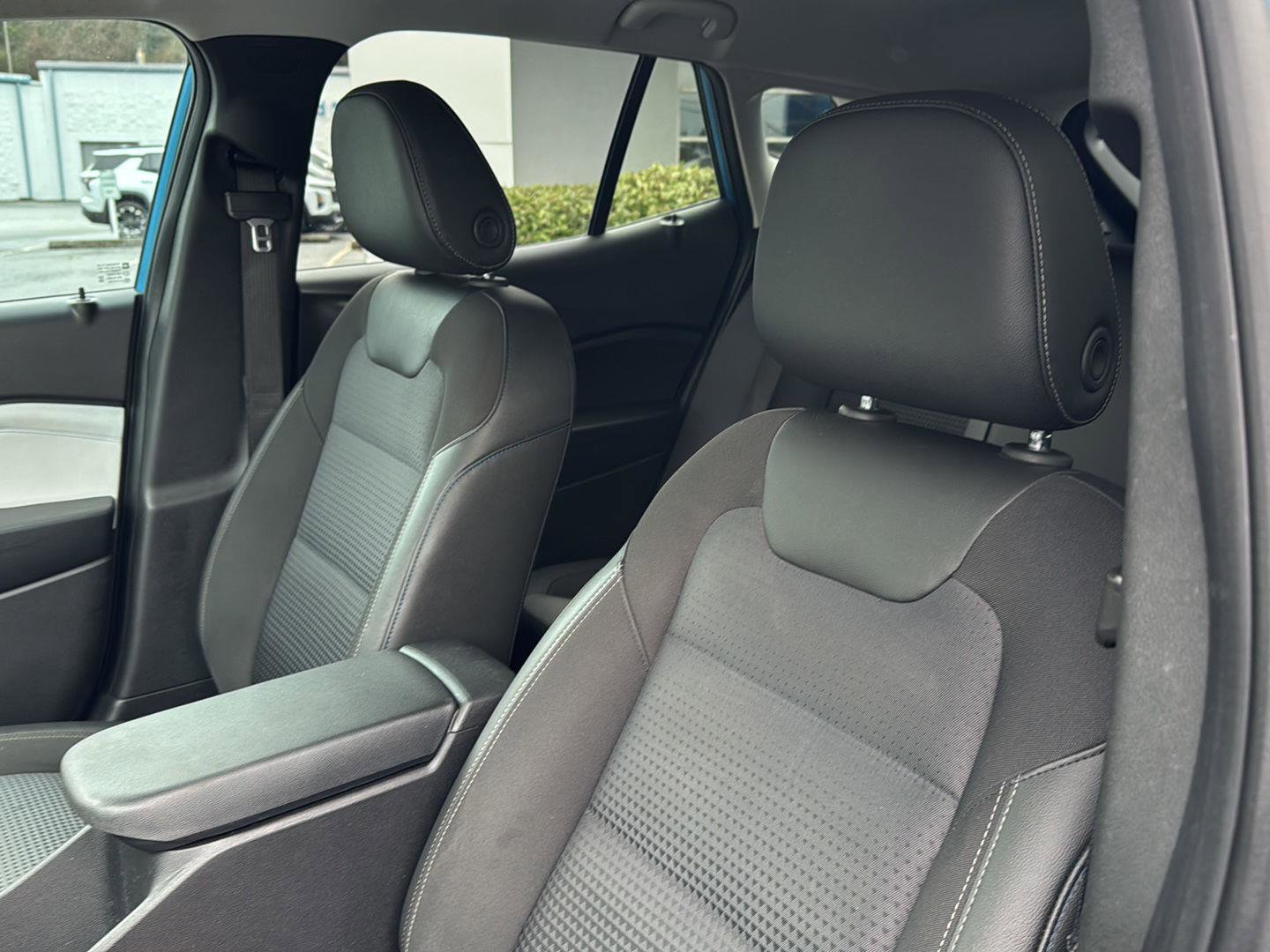 Certified 2025 Chevrolet Trax LT w/ Driver Confidence Package image 28