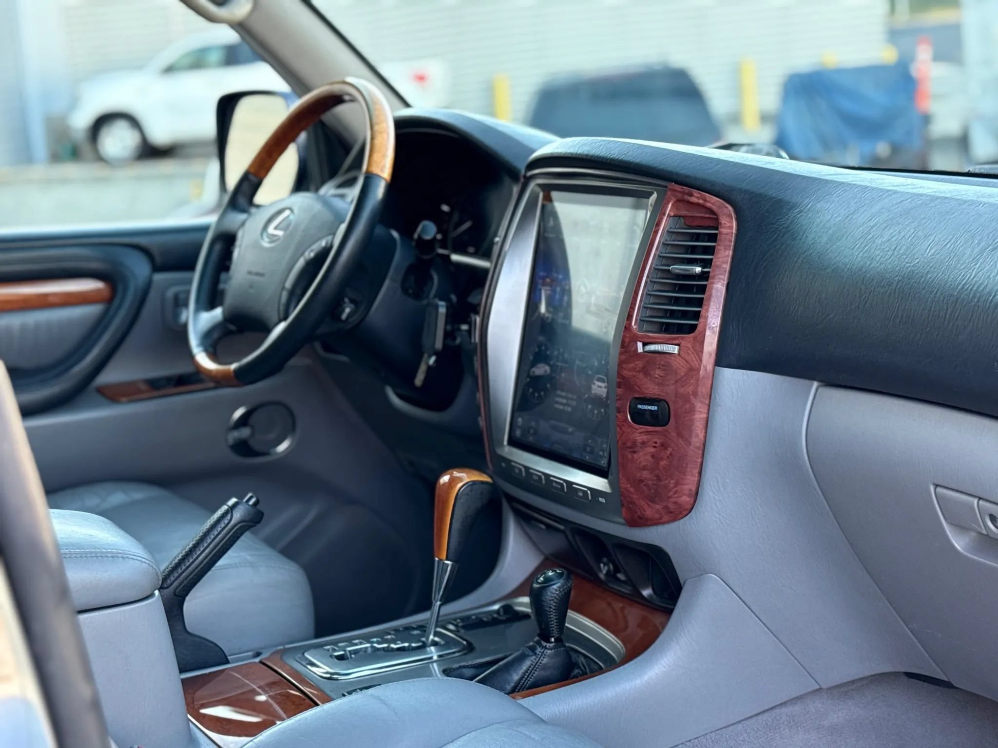Used 2005 Lexus LX 470 4WD image 32