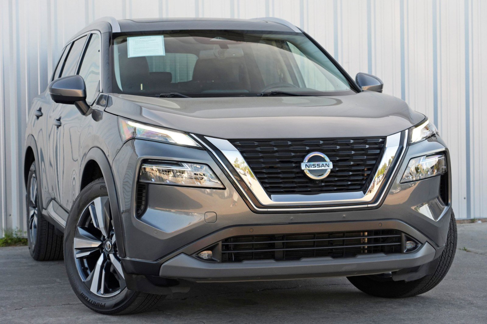 Used 2021 Nissan Rogue SL w/ Premium Package image 2