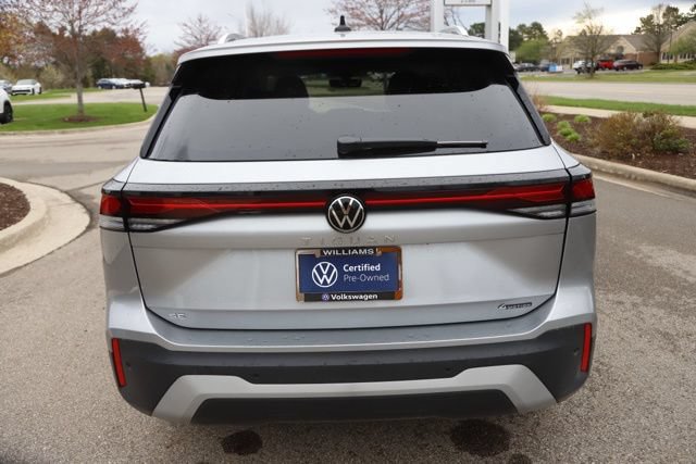 Used 2025 Volkswagen Tiguan SE w/ Panoramic Sunroof Package AWD/4WD image 4