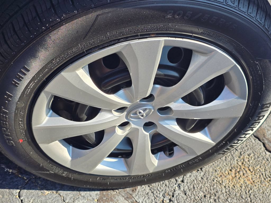 Used 2025 Toyota Corolla LE w/ Convenience Package FWD image 26