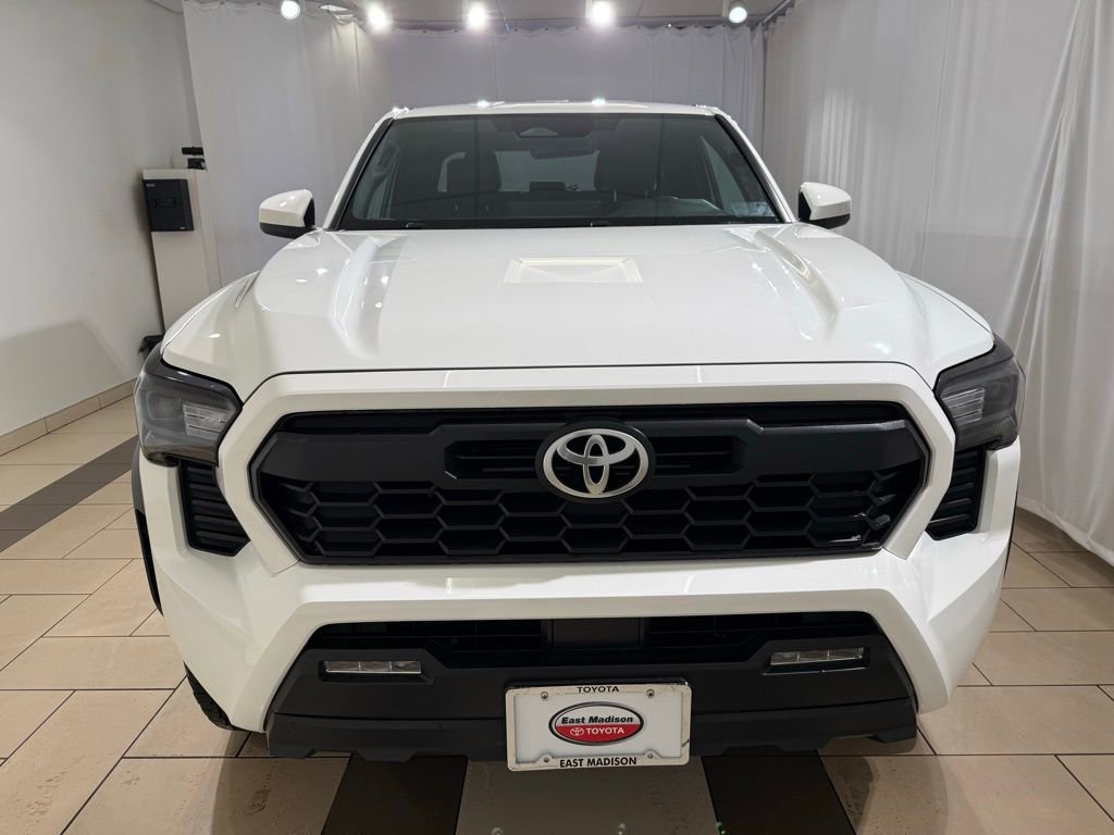Certified 2025 Toyota Tacoma TRD Off-Road AWD/4WD image 8