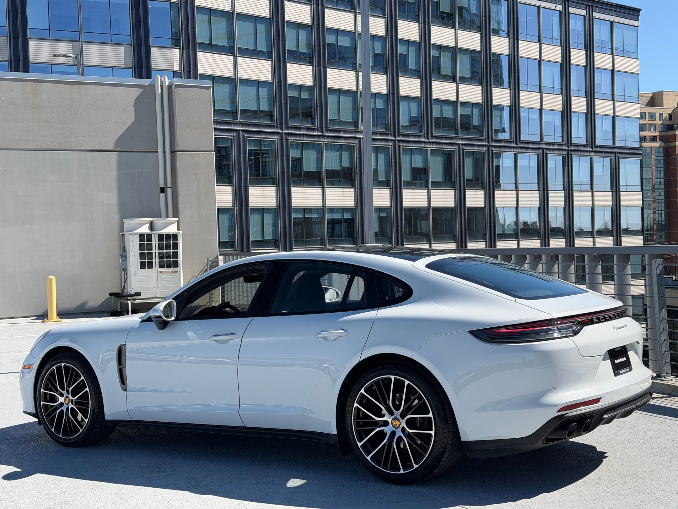 Certified 2023 Porsche Panamera 4 Platinum Edition image 3