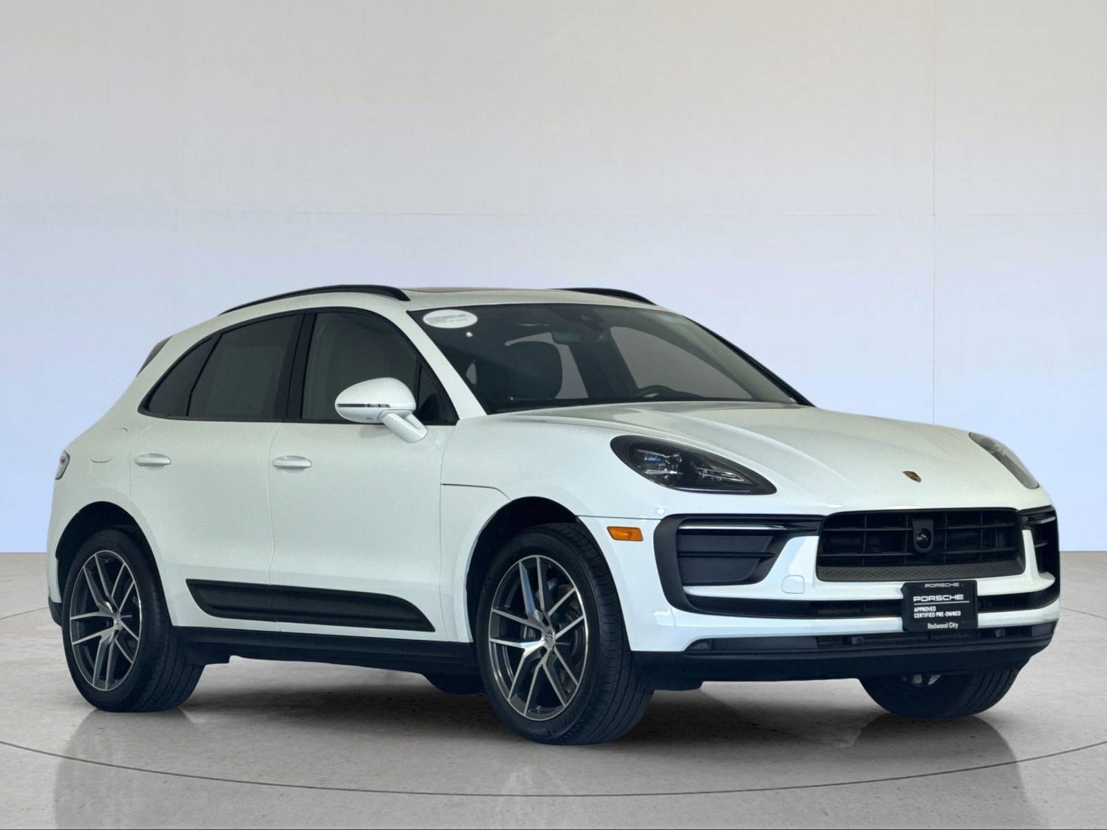 Certified 2025 Porsche Macan image 10