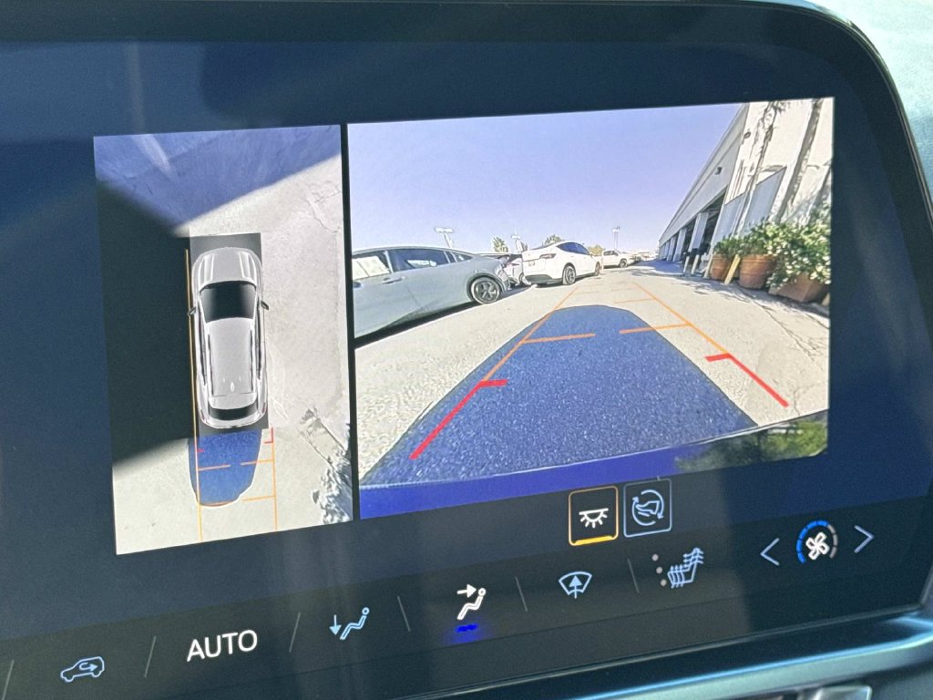 Used 2024 Chevrolet Equinox EV LT FWD image 25