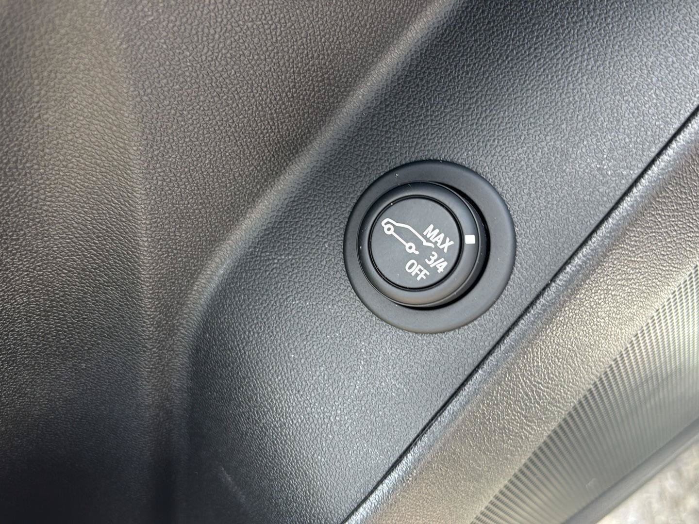 Used 2024 Chevrolet Equinox LT AWD/4WD image 17