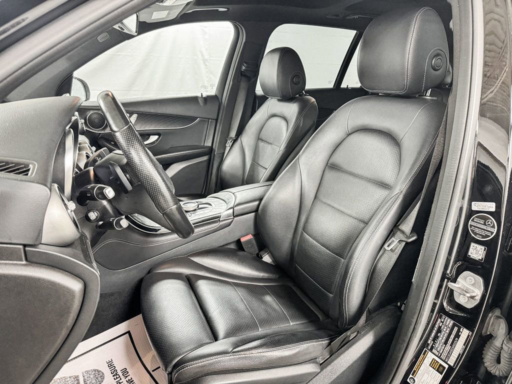 Used 2018 Mercedes-Benz GLC 300 4MATIC w/ Premium Package image 9