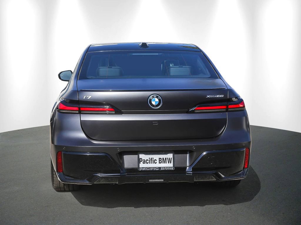 Used 2025 BMW i7 xDrive60 w/ Premium Package AWD/4WD image 5