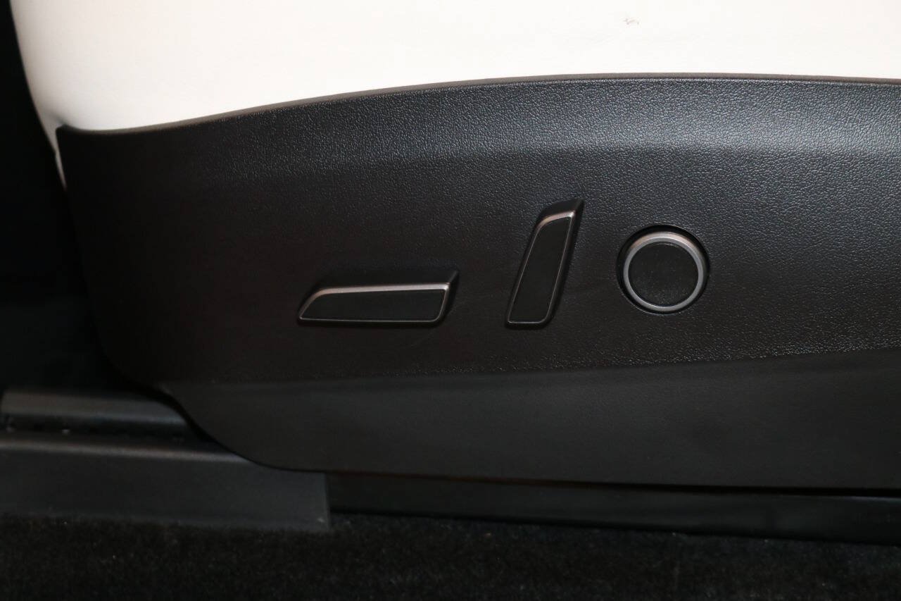 Used 2023 Tesla Model Y Long Range AWD/4WD image 60