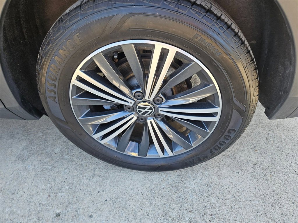 Used 2024 Volkswagen Tiguan Wolfsburg Edition image 24