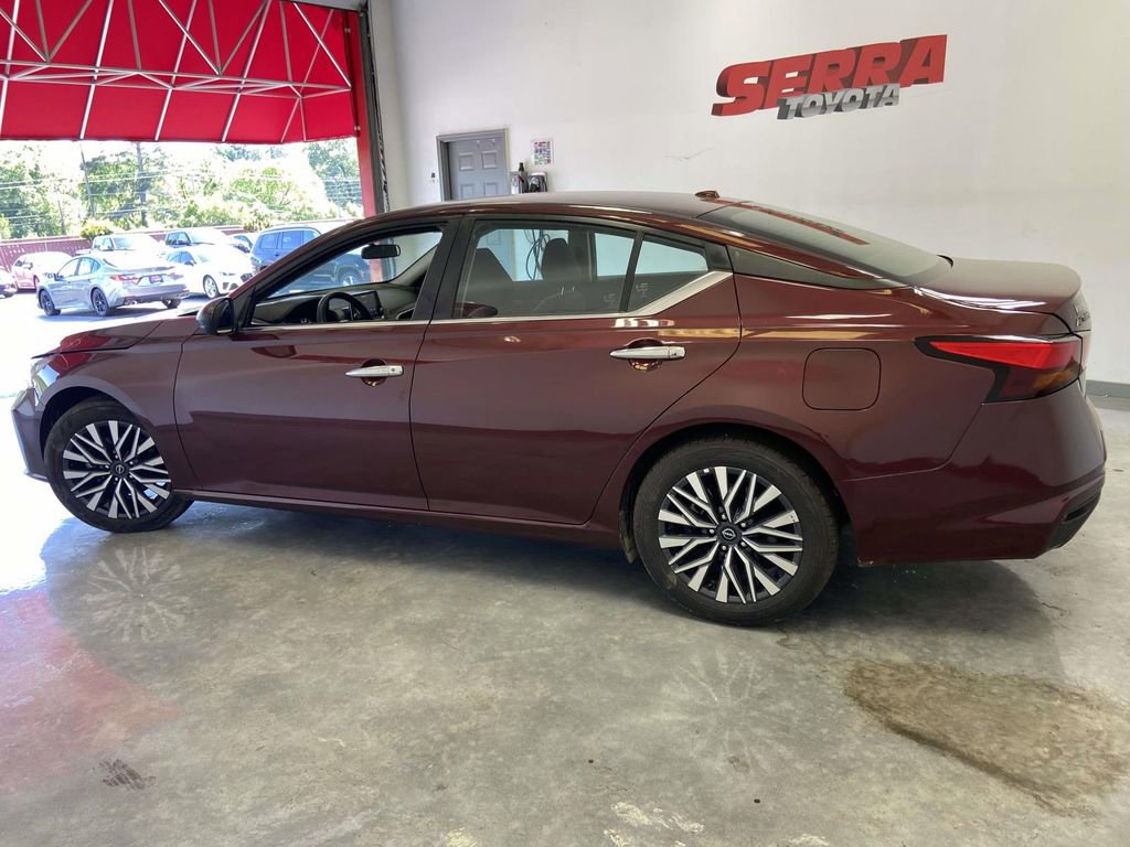 Used 2025 Nissan Altima 2.5 SV FWD image 6