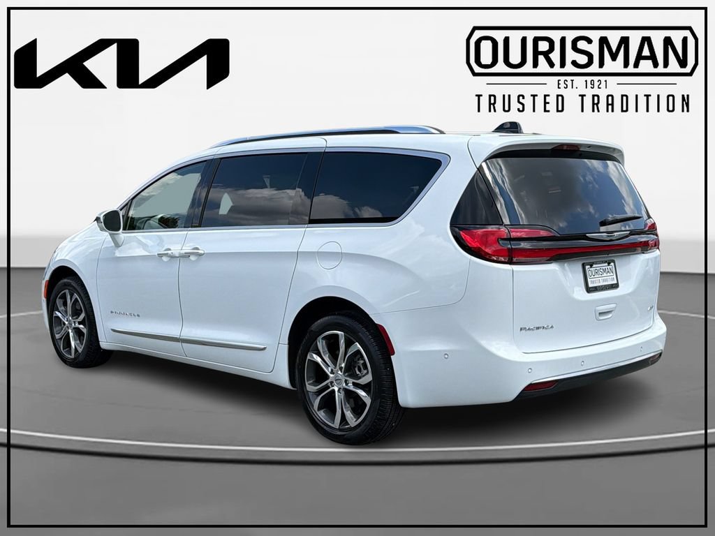 Used 2024 Chrysler Pacifica Pinnacle AWD/4WD image 3