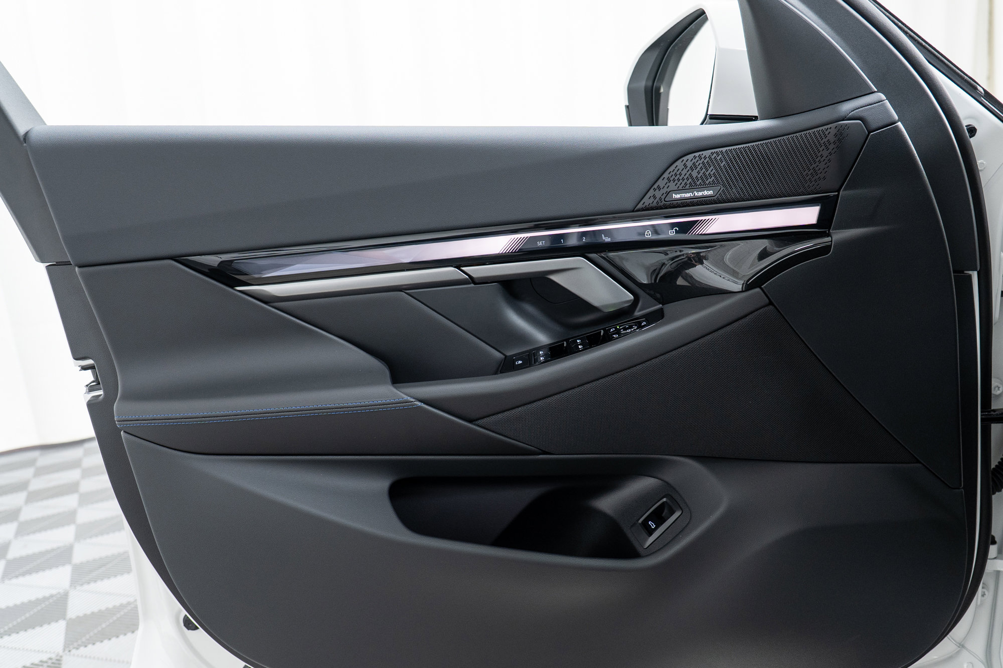 New 2026 BMW 530i xDrive w/ M Sport Package image 11