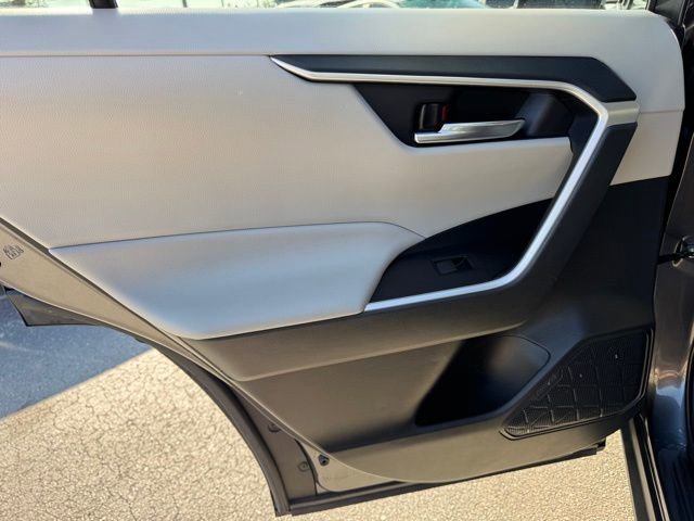 Used 2021 Toyota RAV4 XLE w/ Convenience Package image 12