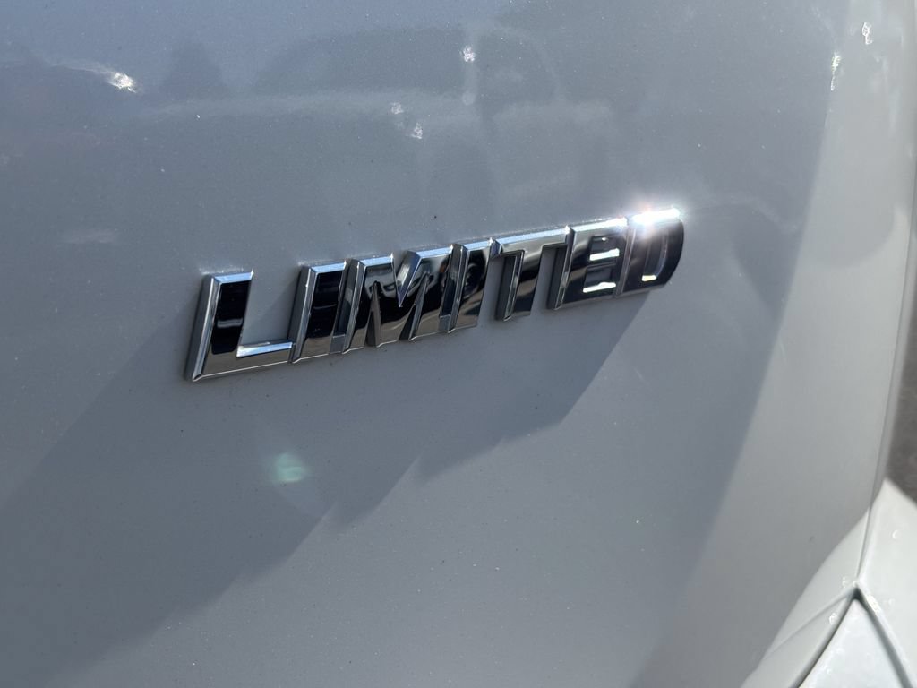Used 2018 Toyota RAV4 Limited w/ Advanced Technology Package FWD image 12