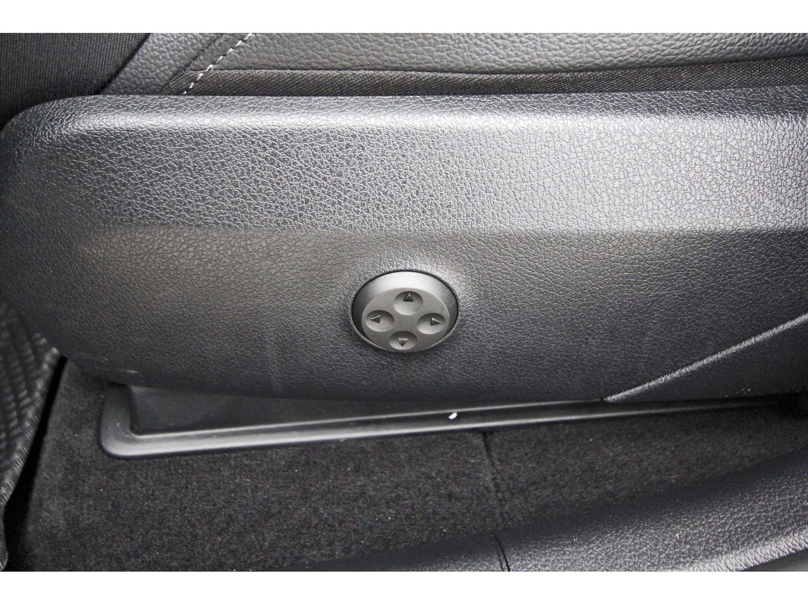 Used 2025 Mercedes-Benz GLC 300 image 30