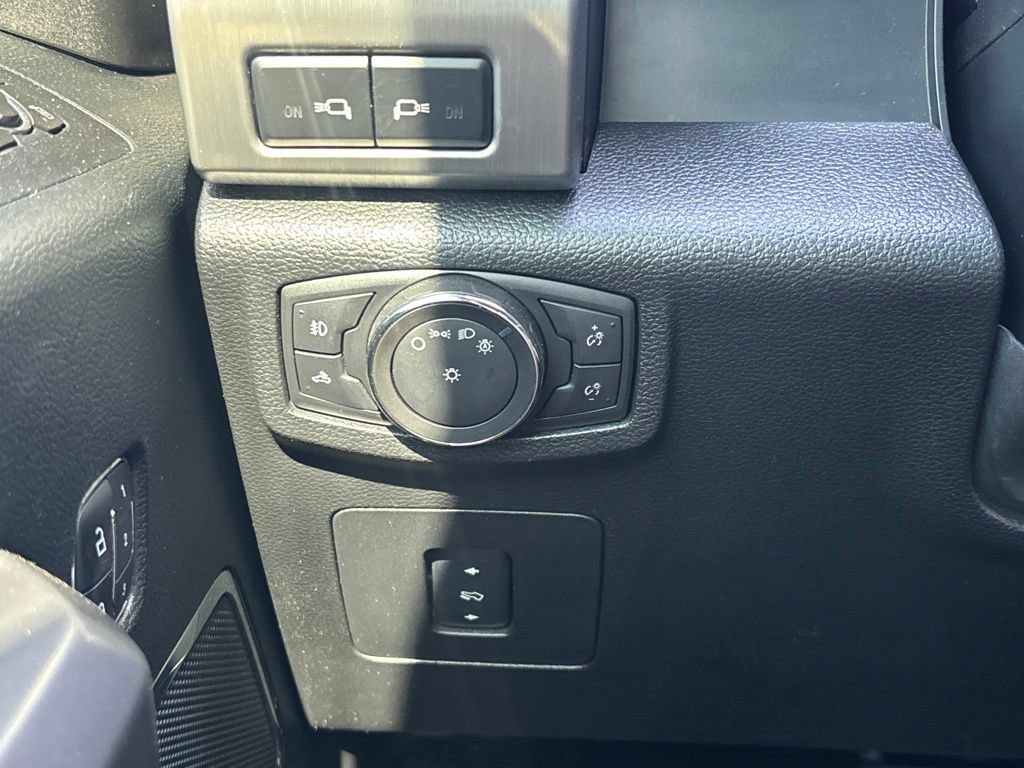 Used 2016 Ford F150 Platinum w/ Equipment Group 701A Luxury AWD/4WD image 26