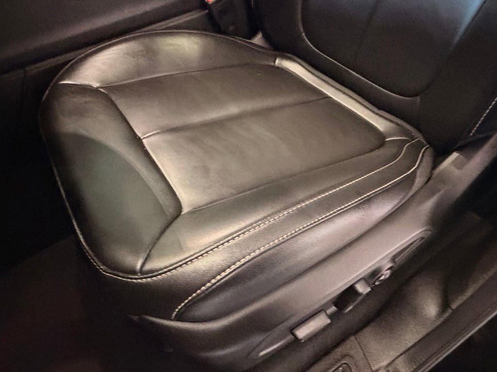 Used 2025 Jeep Grand Cherokee L Limited AWD/4WD image 24