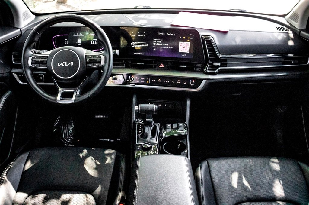 Used 2025 Kia Sportage EX image 29