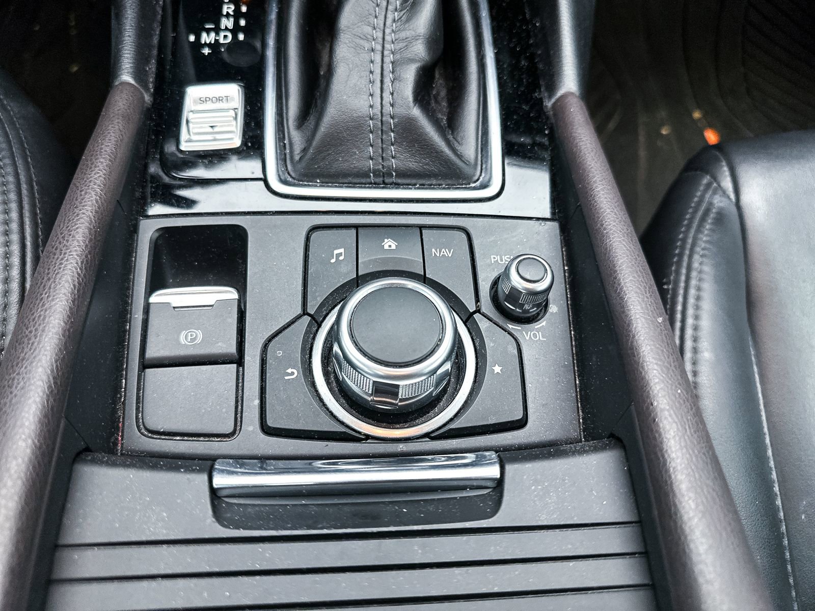 Used 2018 MAZDA MAZDA3 Touring FWD image 24