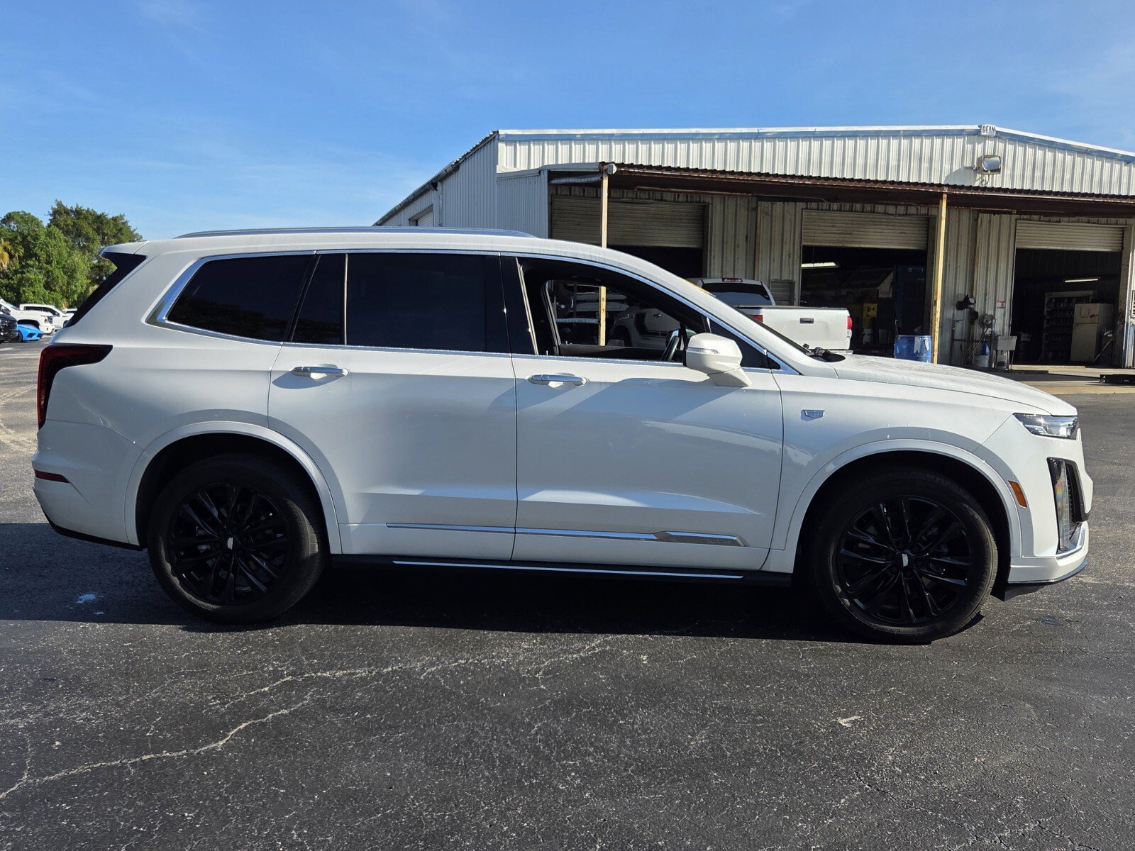 Used 2024 Cadillac XT6 Luxury AWD/4WD image 6