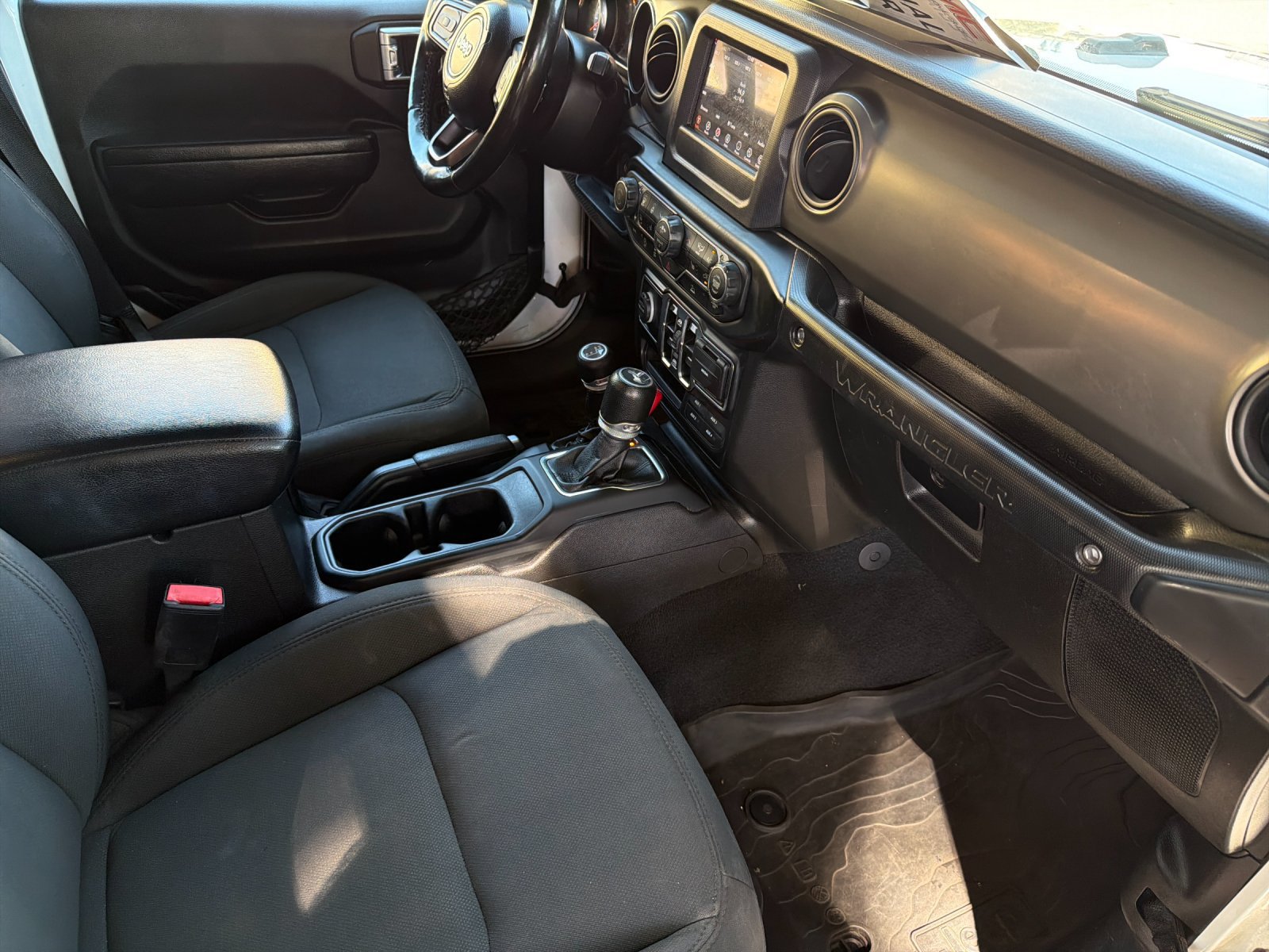 Used 2022 Jeep Wrangler Unlimited Sport AWD/4WD image 16