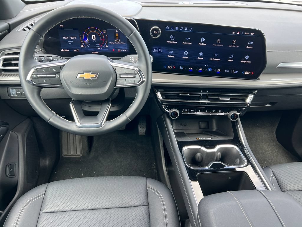 Used 2026 Chevrolet Traverse LT AWD/4WD image 3