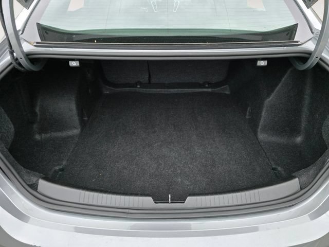 Used 2023 Chevrolet Malibu LT FWD image 9
