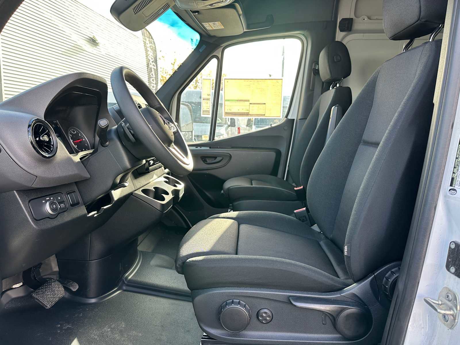 Used 2023 Mercedes-Benz Sprinter 1500 image 22