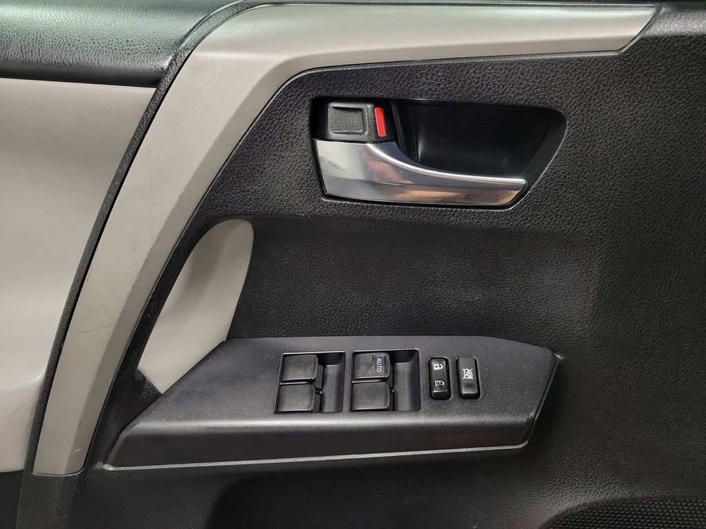 Used 2016 Toyota RAV4 XLE image 18