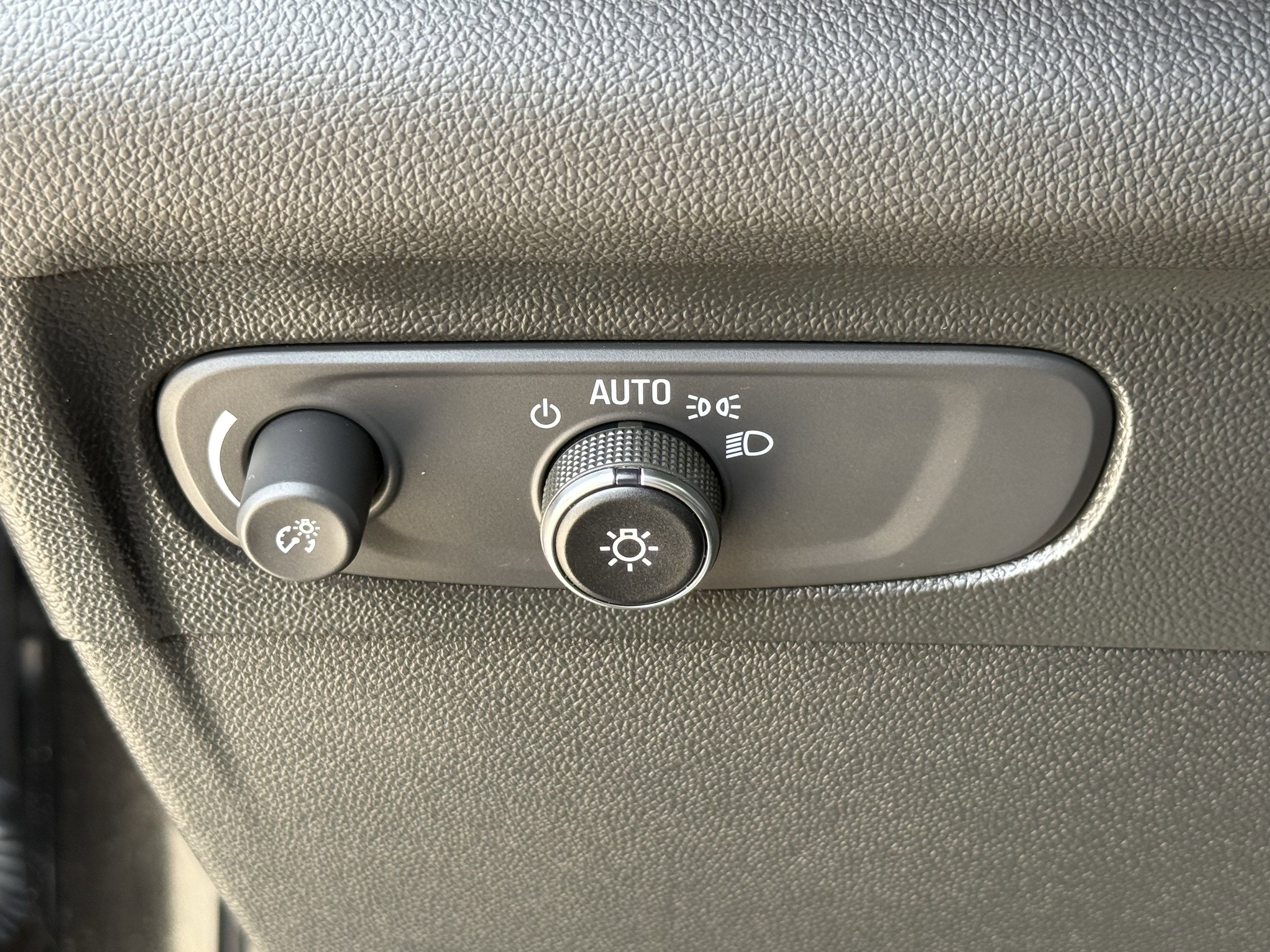Used 2023 Buick Envision Preferred w/ Sport Touring Package AWD/4WD image 27