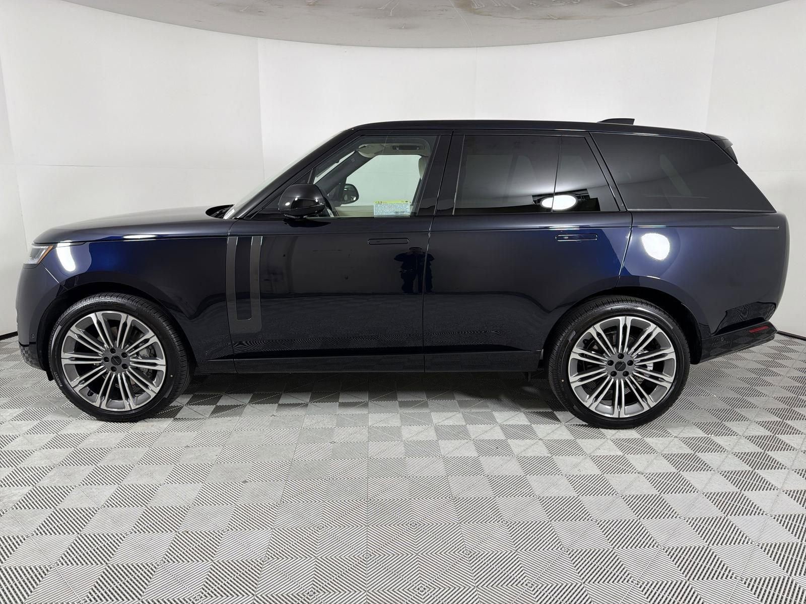 New 2026 Land Rover Range Rover SE image 2