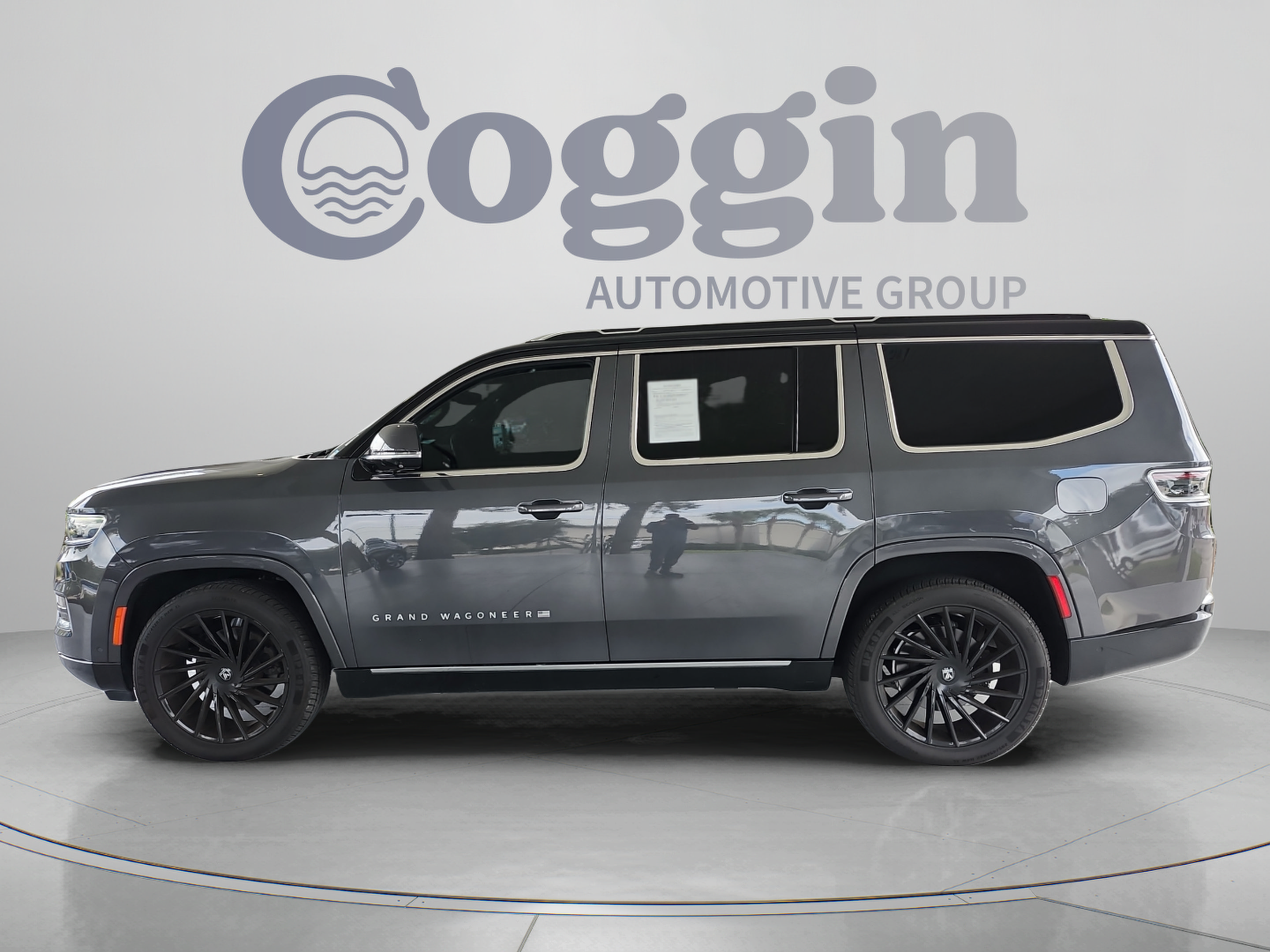 Used 2022 Jeep Grand Wagoneer Series II w/ Convenience Group III AWD/4WD image 2